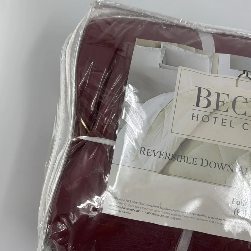 BECKHAM Hotel Collection Reversible Down Alternative Burgundy Comforter Full NEW